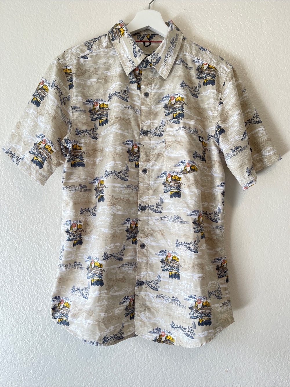 Marmot Beige Short-Sleeve Button-Down Shirt with Blue & Yellow Print